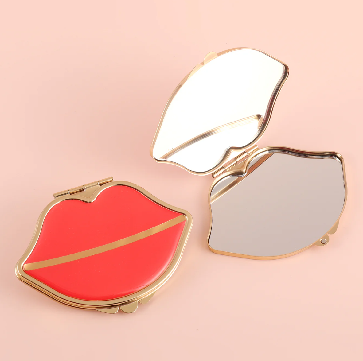 Lips-Shaped Compact Mirror